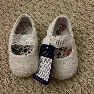 Baby white lace shoes NWT